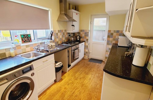 Crawley House | Rusper Retreat- up to 12 guest