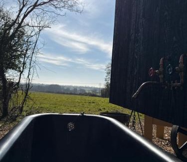 Woodbridge House | 'Russet' Hut on fruit farm