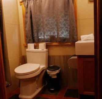 Golden Hotel | Rustic Beaverfoot Lodge Room N8