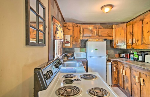 Caroga Lake Cottage | Rustic Caroga Lake Retreat: Fish, Hike & Ski!
