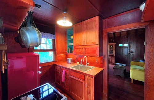 Bryans Road Ski Chalet | Rustic Colonial Chalet w/AC, only 40 minutes from Washington, D.C. - 2 bedrooms