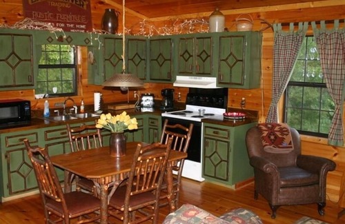 Wildwood Cabin | Rustic Cozy Cabin with Hot Tub!