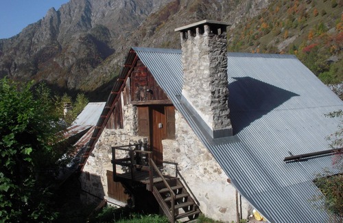 Valjouffrey House | Rustic family home in the Parc des Écrins in the village of Valsenestre