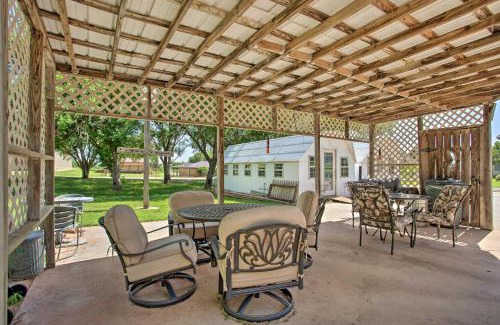 Custer County House | Rustic Home with Patio, 1 Mi to Sunset Beach!