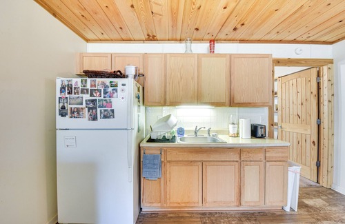 Arcade Apartment | Rustic Jefferson Retreat w/Fire Pit: Near Athens!