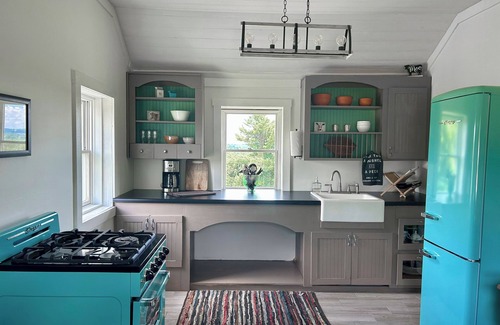 Hillsville House | Rustic meets Modern at "The Dairy Barn" Located near I-77 and the New River