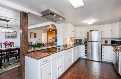 Milton-Freewater Other | Rustic modern farmhouse. Enjoy the peace and privacy of Uribe farm.