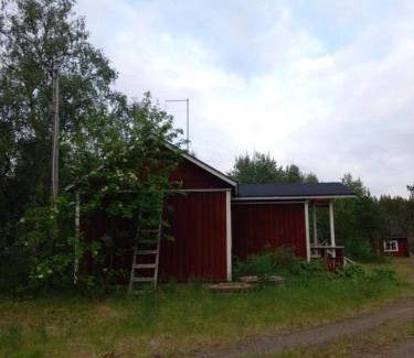 Inari Apartment | Rustic Old Lakeside Cottage at Sevettijärvi