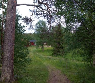 Inari Apartment | Rustic Old Lakeside Cottage at Sevettijärvi