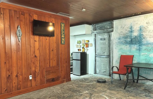 Tropic Apartment | Rustic private apt. "zen" @ Eau Gallie Downtown & 5 minutes Melbourne Beach