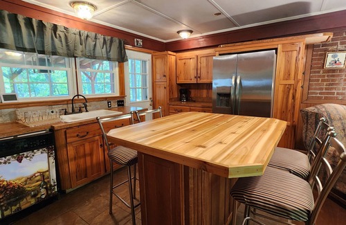 Oak Hill Park Cabin | Rustic Red Cabin on Kerr Lake