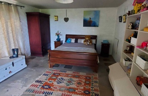 Oyster Bay Ski Chalet | Rustic remote beautiful home close to beach and African bush