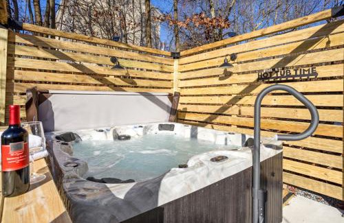 Mount Pocahontas House | Rustic Retreat - Fire-pit Hot-Tub and more
