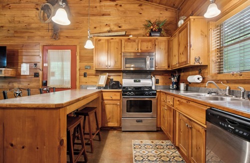 Bismarck Cabin | Rustic Romance Cabin at Remember When Cabins