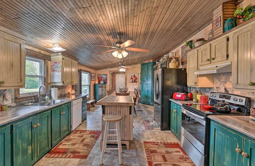 Greenbrier House | Rustic Tennessee Country Retreat on 2 Acres!