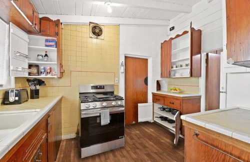 Pomona House | Rustic Urban Homestay Pet-friendly
