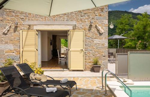 Livade Villa | Rustic villa Casa Mavretici with pool in Motovun