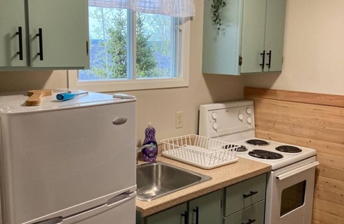 Port Blandford Cabin | Rustic Wave Cottages-Cabin #3