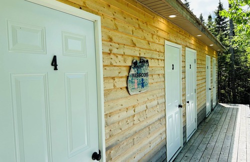 Port Blandford Cabin | Rustic Wave Cottages-Glamping Pod #5