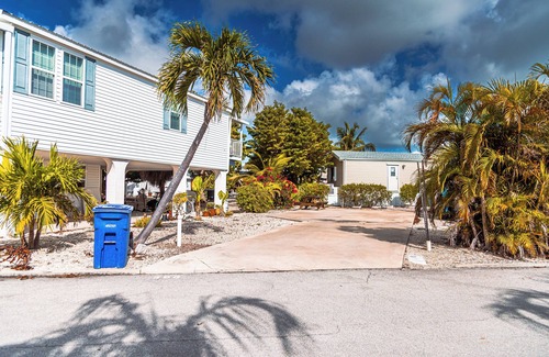 Cudjoe Key RV Rental | RV Lot 396 Venture Out, Canal Front, 35ftx70ft