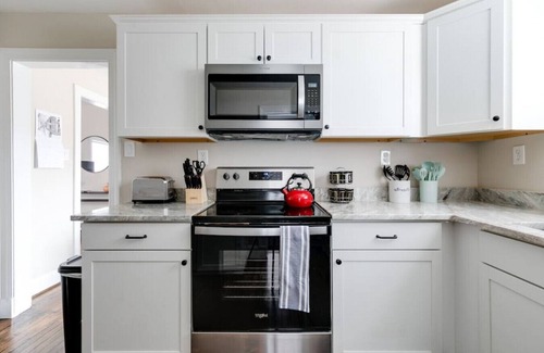 Mosby House | RVA Cottage Cozy & Spacious Near Downtown