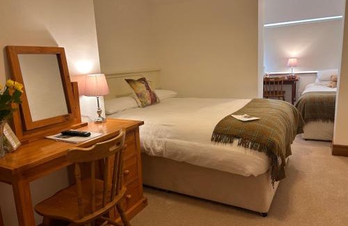 Cong Bed & Breakfast | Ryan's River Lodge B&B