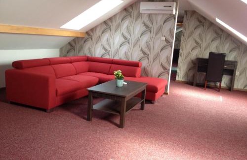 Solcany House | Rybárska bašta a penzión Dobys