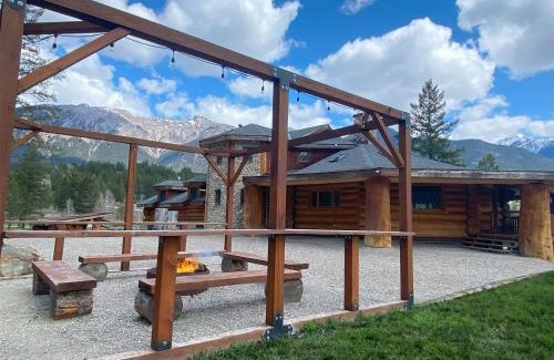 East Kootenay House | Ryders Lodge, Log Home In Edgewater, Bc