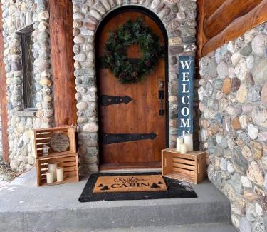 East Kootenay House | Ryders Lodge, Log Home In Edgewater, Bc