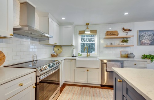 Rye Cottage | Rye Coastal Retreat w/Deck & Outdoor Dining