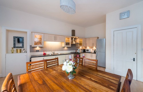 Leith House | Ryehill Gardens Apartment - sleeps up to 14