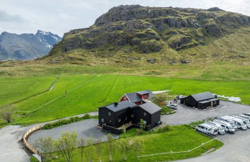 Flakstad Cabin | Ryten & Kvalvika Trail Farm