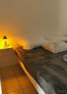 Orient Bay Apartment | Séjour entre plage et piscine