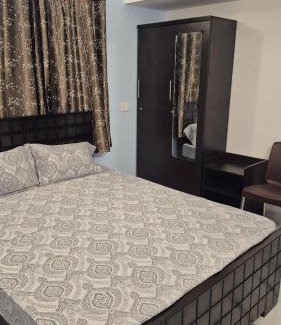 Siruseri Bed & Breakfast | S R Guest House