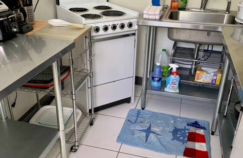West Bay Apartment | S4 BP Steps to Beach Free Upgrade Stay 30 Oct