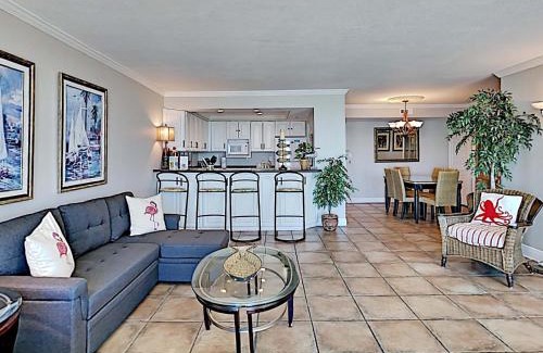 Villa Sabine Apartment | Sabine Yacht & Racquet #5E