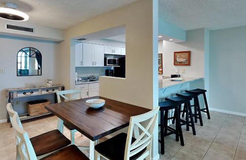 Villa Sabine Apartment | Sabine Yacht & Racquet #1B