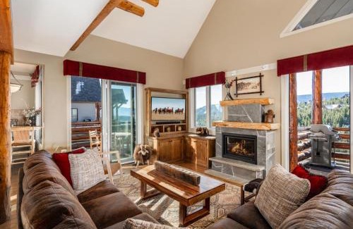 Lost Trails Retreat House | Saddle Ridge F5 home