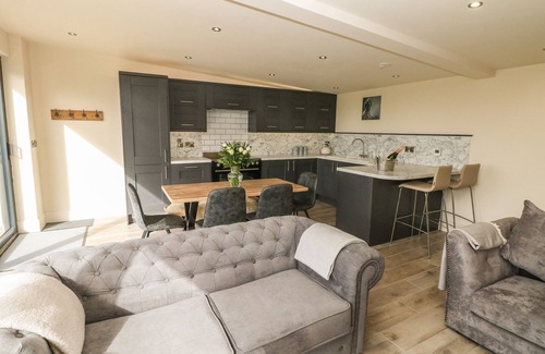 Fulford Cottage | SADDLERS, pet friendly, with hot tub in Fulford