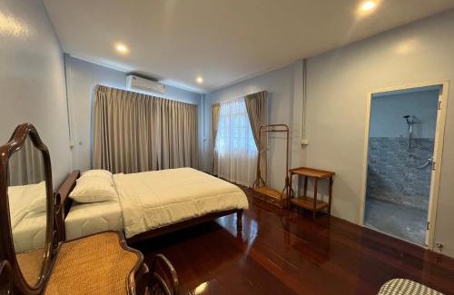 Khlong Chak Phra House | Saen Saran property