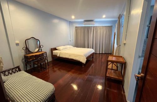 Khlong Chak Phra House | Saen Saran property