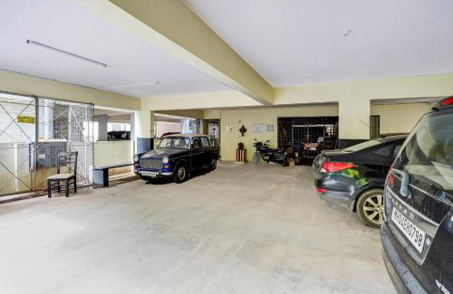 Vijaya Bank Layout Villa | Saffron Breeze Spacious 4-BHK Apartment with Living & Balcony
