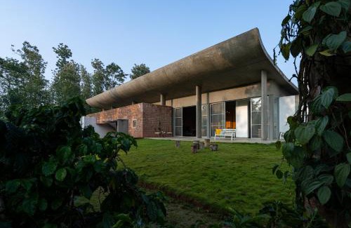 Mudigere Villa | SaffronStays Cafella- A 3-BDR elliptical-roof villa in Chikmagalur