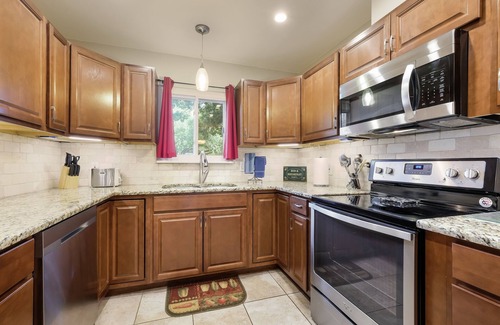 North San Antonio - SAT House | Sage Suite I - Safe, Cozy & Pet Friendly.