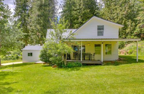 Sagle House | Sagle Family Getaway Less Than 1 Mi to River and Beach