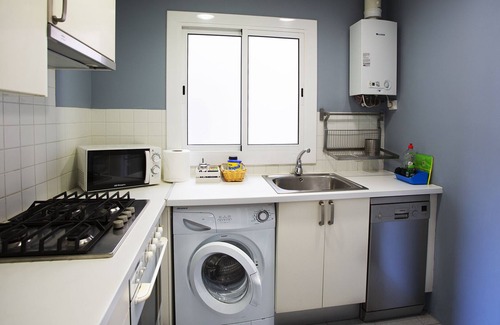 el Camp d'en Grassot i Gracia Nova Apartment | Sagrada Familia apartment. Free Wifi, 3 bedrooms, air conditioning