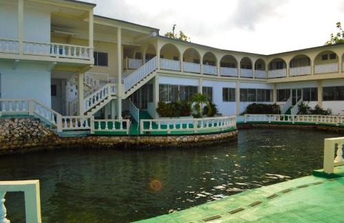 Montego Bay Hotel | Sahara dela Mer Inn