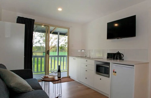 Anna Bay Apartment | Sahara Trails 'Studio' - WiFi, Air Conditioning, Horse Riding and much more !