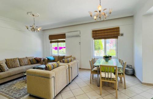 Kiris Villa | Sahile yakın havuzlu villa
