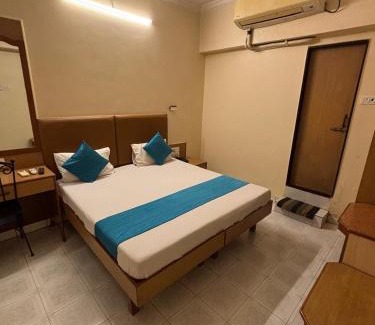 Goregaon West Hotel | SAIGAL Guest House